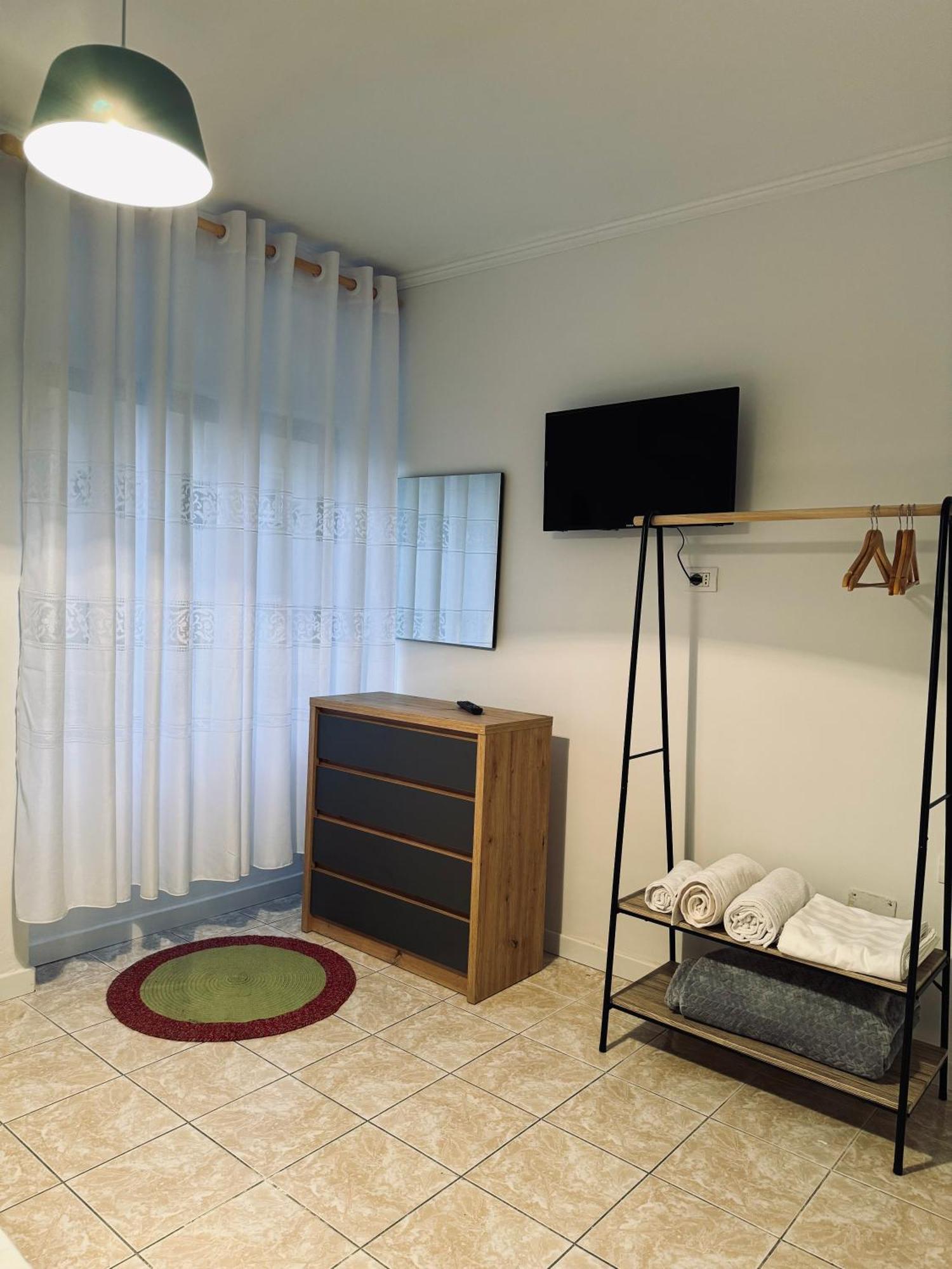 Hi5 Rooms Tirana Buitenkant foto
