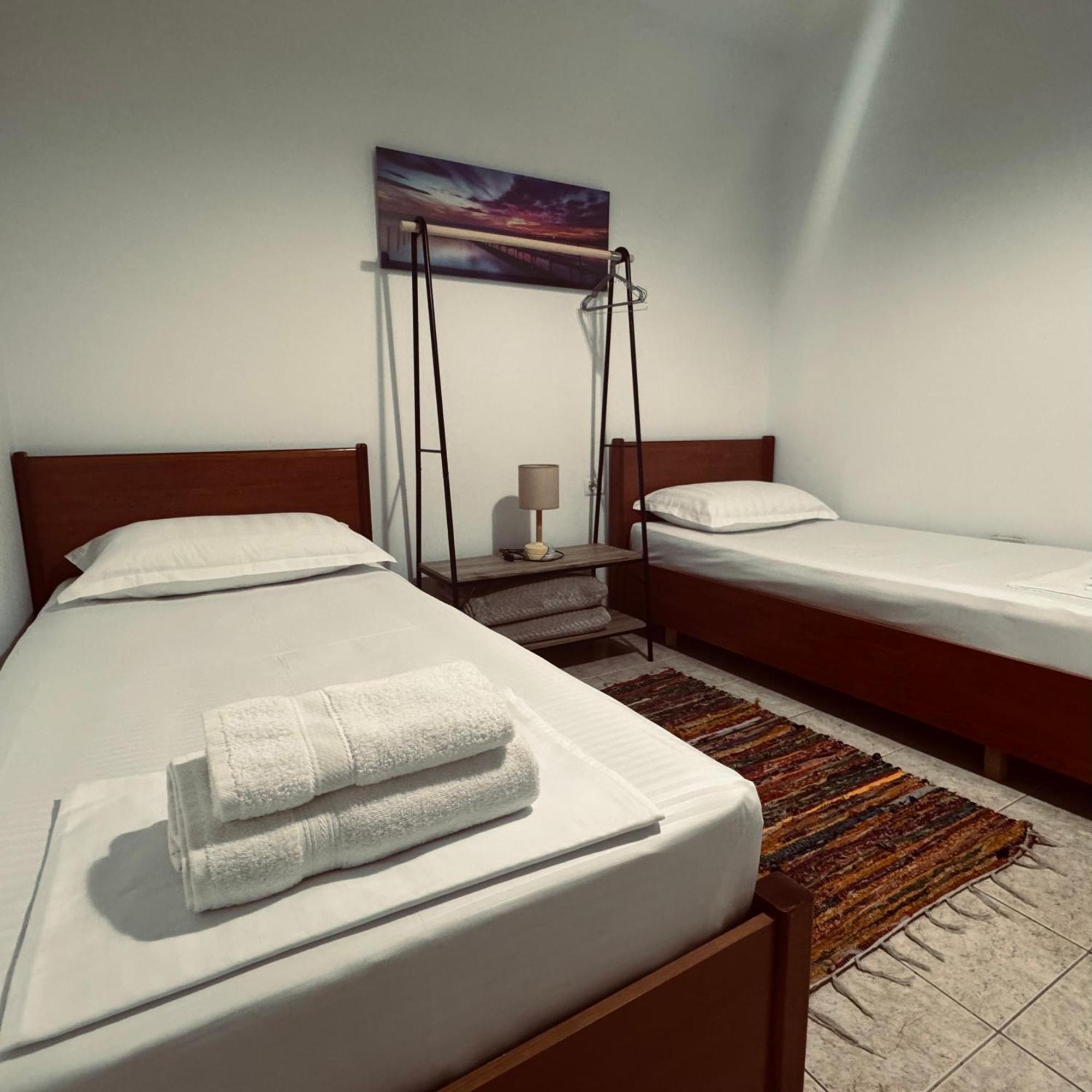 Hi5 Rooms Tirana Buitenkant foto