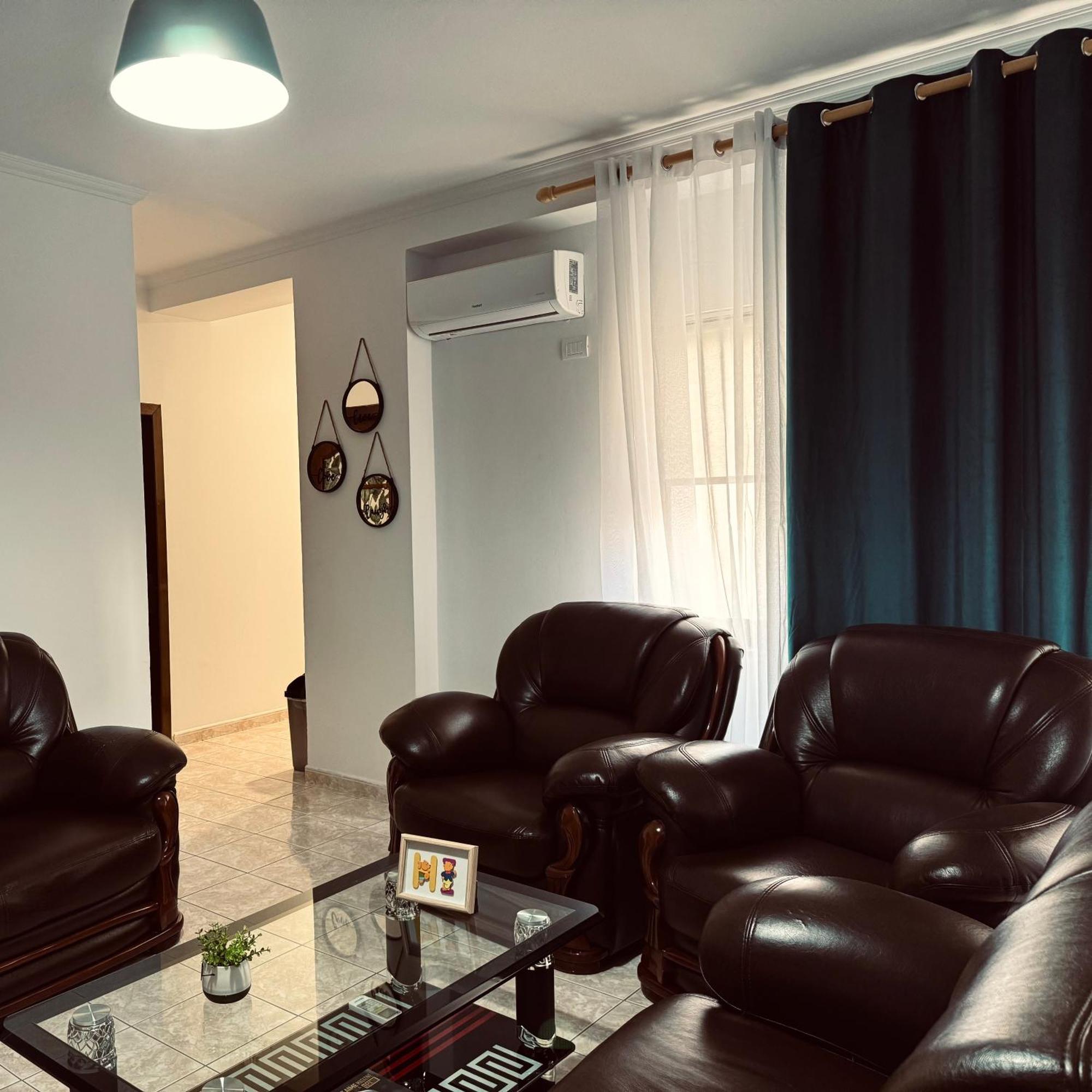 Hi5 Rooms Tirana Buitenkant foto